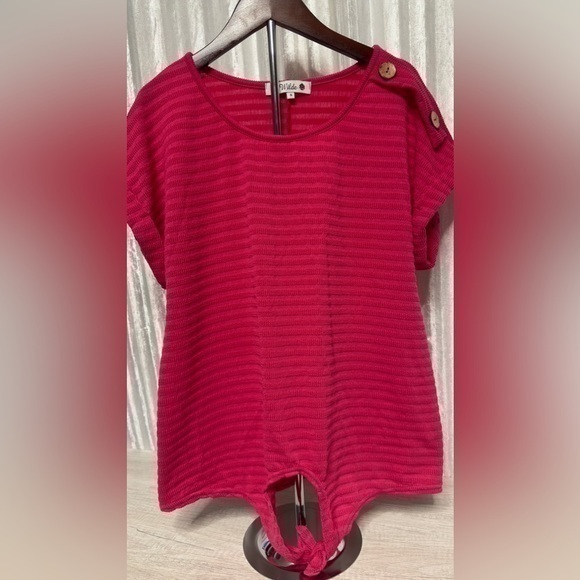 Wilde Tops - Wilde brand women’s magenta pullover top size small NWOT​